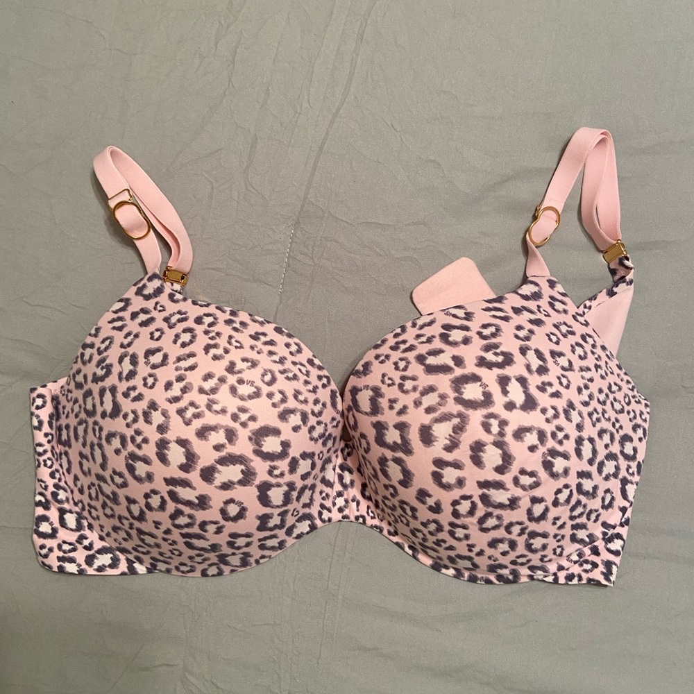 Victoria Secret bra, 36DD, light pink leopard print